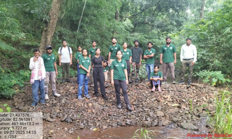 Internship Training: Forestry students from Jhansi reached Barnawapara Sanctuary for internship, taking training in wildlife management and conservation.
