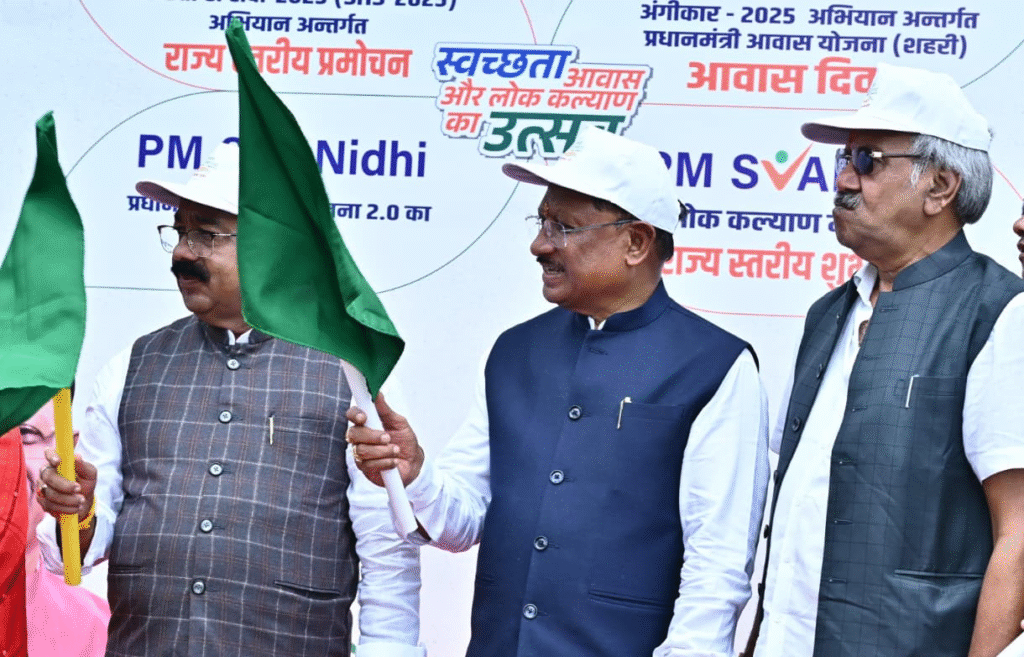 Green Flagged : मुख्यमंत्री विष्णुदेव साय ने प्रधानमंत्री नरेंद्र मोदी के जन्मदिवस पर ‘स्वच्छता ही सेवा पखवाड़ा 2025’ का किया शुभारंभ, नगरीय निकायों की स्वच्छता हेतु समर्पित डोर-टू-डोर कचरा कलेक्शन वाहनों को दिखाई हरी झंडी