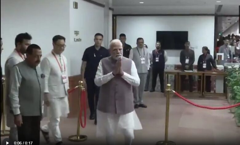 Vice Presidential Election: 17th Vice Presidential election of the country...! PM Modi casts his vote first... Counting of votes will begin at 6 pm... Watch the video here