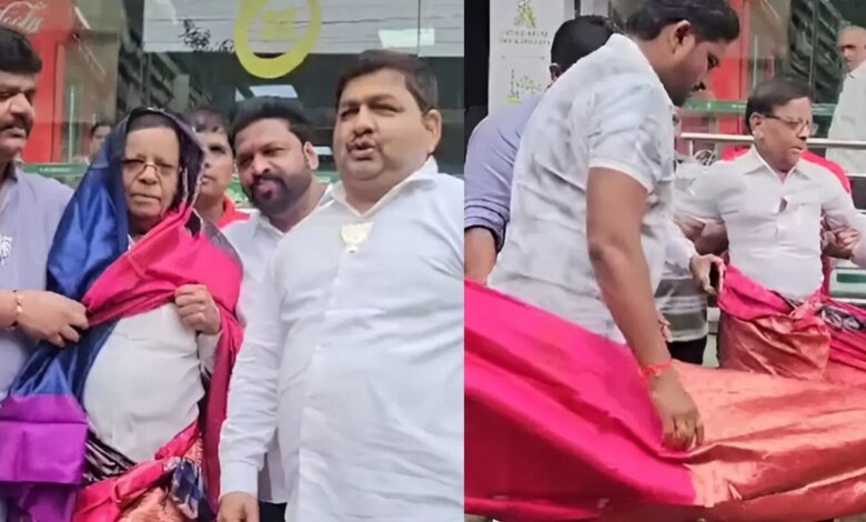 FB Post Controversy: Shocking incident! BJP workers forced a Congress leader to wear a sari in the middle of the market... Video goes viral on social media... Watch here