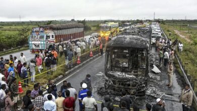 Kaveri Travels: Big update... A major revelation in the case of 20 people burned alive in a bus! A businessman passenger had a parcel containing 234 smartphones... The explosion of lithium-ion batteries took a horrific turn... See the forensic team's report here.