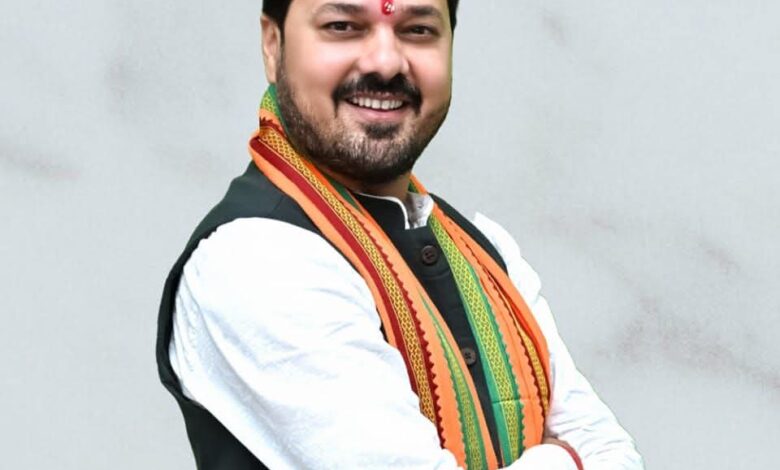 MLA Anuj Sharma gave the gift of development works worth Rs 62.61 lakh to Dharsiwa...the long-awaited demand of the people got concrete shape.