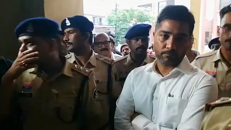 Liquor Scam Case : चैतन्य बघेल ने गिरफ्तारी को सुप्रीम कोर्ट में दी चुनौती…! जबरदस्ती के बयान को सबूत बनाकर पेश करने का दिया हवाला…अब SC ने ED से मांगा जवाब