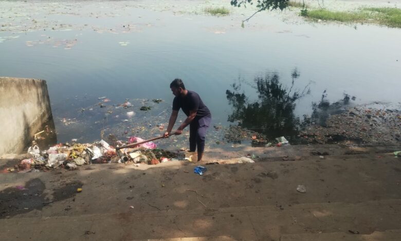 Raipur Nagar Nigam: Health department started special cleaning campaign in ponds before Chhath Puja...!