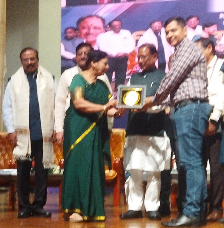 World Standards Day : CM विष्णुदेव साय ने मधु अरोरा और अनुज अरोरा को किया सम्मानित