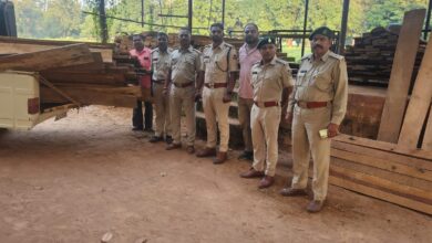Major action by Kondagaon Forest Division...! Illegal timber worth over ₹1 lakh seized from Bijapur village...One accused arrested. Video