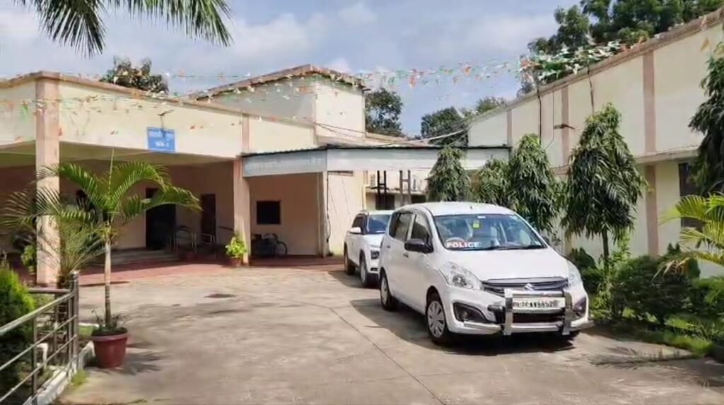 IAS-NGO Scam : CBI की टीम ने माना स्थित समाज कल्याण विभाग कार्यालय पर मारा छापा…! कुछ NGO को गलत तरीके से सरकारी फंड किया आवंटित…दस्तावेज जब्त कर रवाना हुई टीम VIDEO