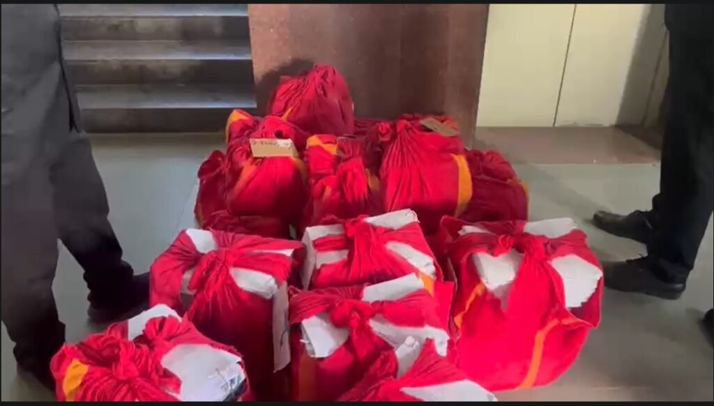 Bharatmala Project Scam : भारतमाला प्रोजेक्ट घोटाले में बड़ा खुलासा…! EOW की विशेष कोर्ट में 7600 पन्नों का चालान पेश…यहां देखें Video