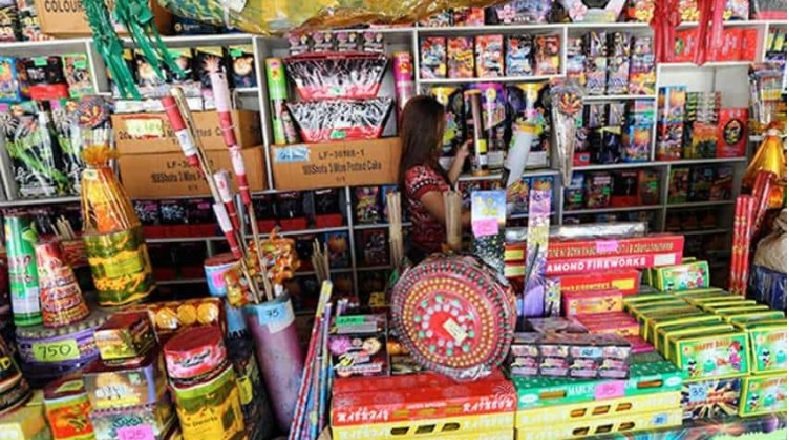 Diwali Festival : रायपुर से बड़ी खबर…! बिना लाइसेंस के चल रही है पटाखों की दुकानें…216 में से केवल 83 को ही मिला लाइसेंस…अवैध दुकानें खतरे की घंटी