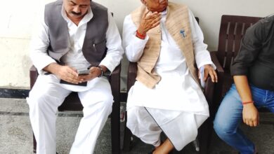 Leader House Arrest: Big news from political circles...! Leader of the Opposition Mata Prasad Pandey placed under house arrest... Several senior leaders, including 5 MPs and 2 MLAs, detained... Watch the video here.