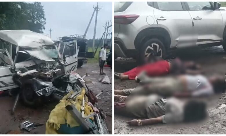 Horrific Road Accident: A horrific road accident in Kabirdham...! Five people tragically died in a collision between a Bolero and a truck... Watch the video of the tragic scene here.