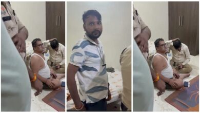 Gambler Patwari: A 52-page scam involving Patwaris was going on in a closed room in Janjgir! Seven Patwaris, including the acting state president of the Patwari Association, were arrested in a semi-nude state... Watch the video here.
