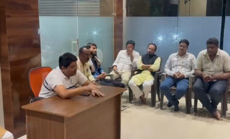 City President Selection...! Former Mayor Ejaz Dhebar holds a meeting with party workers...Consultations to inject new energy into the organization...Congress intensifies video