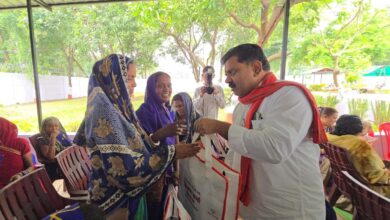 Deputy CM Vijay Sharma: For the first time in the state, on Diwali, Deputy Chief Minister Vijay Sharma had refreshments and affectionate respect with Swachhata Didi and Commandos, resolved to make Kawardha the cleanest city in the state.