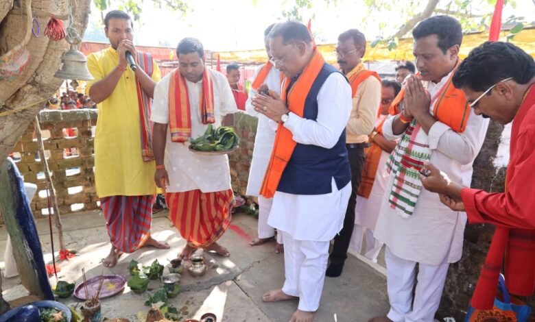 Deepawali Festival Program: Chief Minister Vishnu Dev Sai attended the Deepawali Festival program at Bhuiyampani in Lalunga, made several announcements including a fully equipped building at Gurudham at a cost of Rs 1 crore and Rs 29 lakh for Mahatari Sadan.