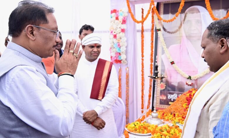 Tribute Meeting: Chief Minister Vishnu Dev Sai paid tribute to the late Chandan Bai ji, met the bereaved family and expressed condolences.