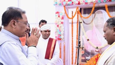 Tribute Meeting: Chief Minister Vishnu Dev Sai paid tribute to the late Chandan Bai ji, met the bereaved family and expressed condolences.