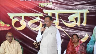 Jashpur: Chief Minister Sai offered prayers to the Sun at Duldula Chhath Ghat in Jashpur, prayed for the happiness, prosperity and well-being of the state, Chief Minister Sai announced the beautification of Duldula Chhath Ghat.