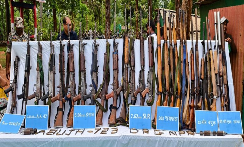 Naxalite CC Member Surrenders: Naxal command crumbles again in Bastar...! CC member Ramdher surrenders with 50 comrades... 39 weapons recovered.