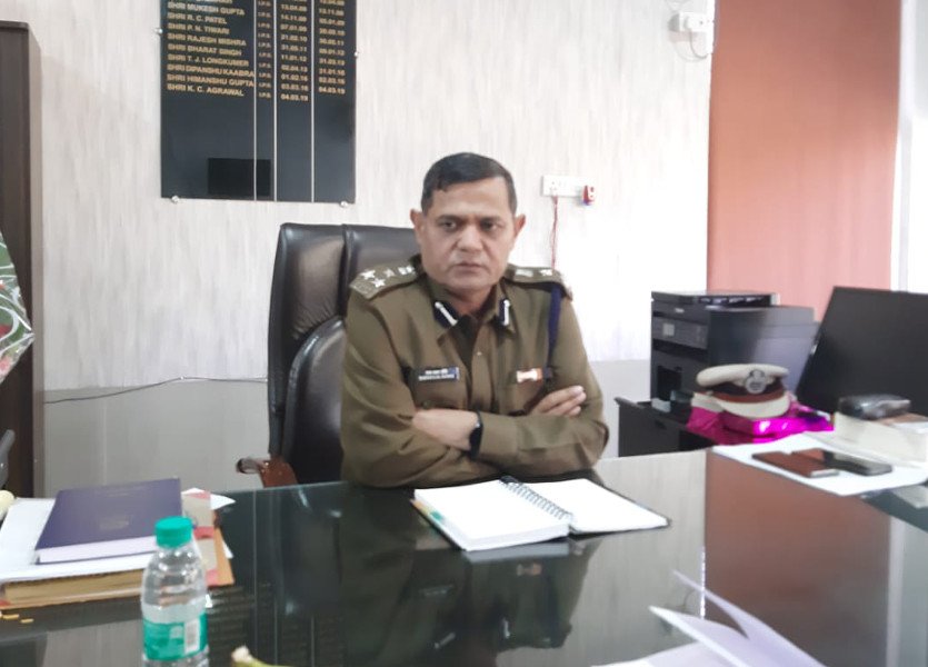 Trouble for Ratanlal Dangi : IG रतनलाल डांगी का बड़ा खुलासा…! करवा चौथ की रात टूटी मुसीबत…अश्लील तस्वीरें दिखाकर छवि धूमिल करने की कोशिश…पत्नी की तबीयत बिगड़ी