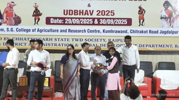 Udbhav 2025: Balrampur girls showcase their talents at the state-level competition; Niharika wins the sculpture competition, while Pratibha secures second place in local crafts.
