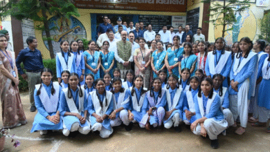 Sarguja: Governor Ramen Deka reached Kasturba Gandhi Girls Residential School, Rajpurikala, inspired the children to work hard and study diligently, it was announced to provide 5 computer systems to the school.