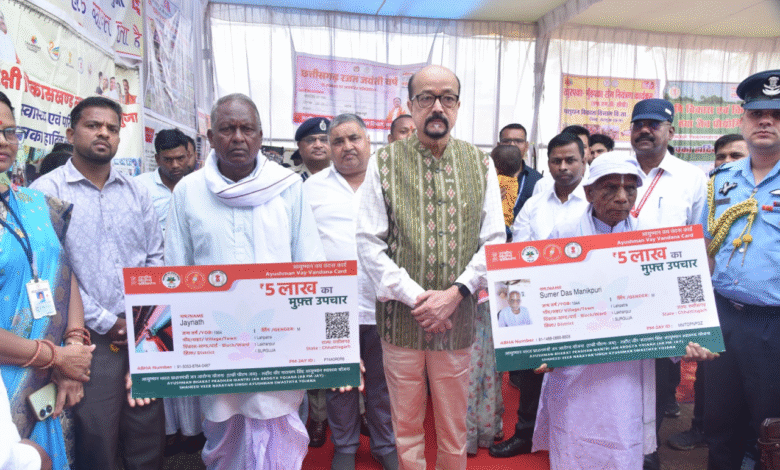 PM Awaas Yojana: Governor Ramen Deka honored the beneficiaries of the PM Awas Yojana, inspected the material produced by the sisters of the self-help group, and encouraged them to move forward.