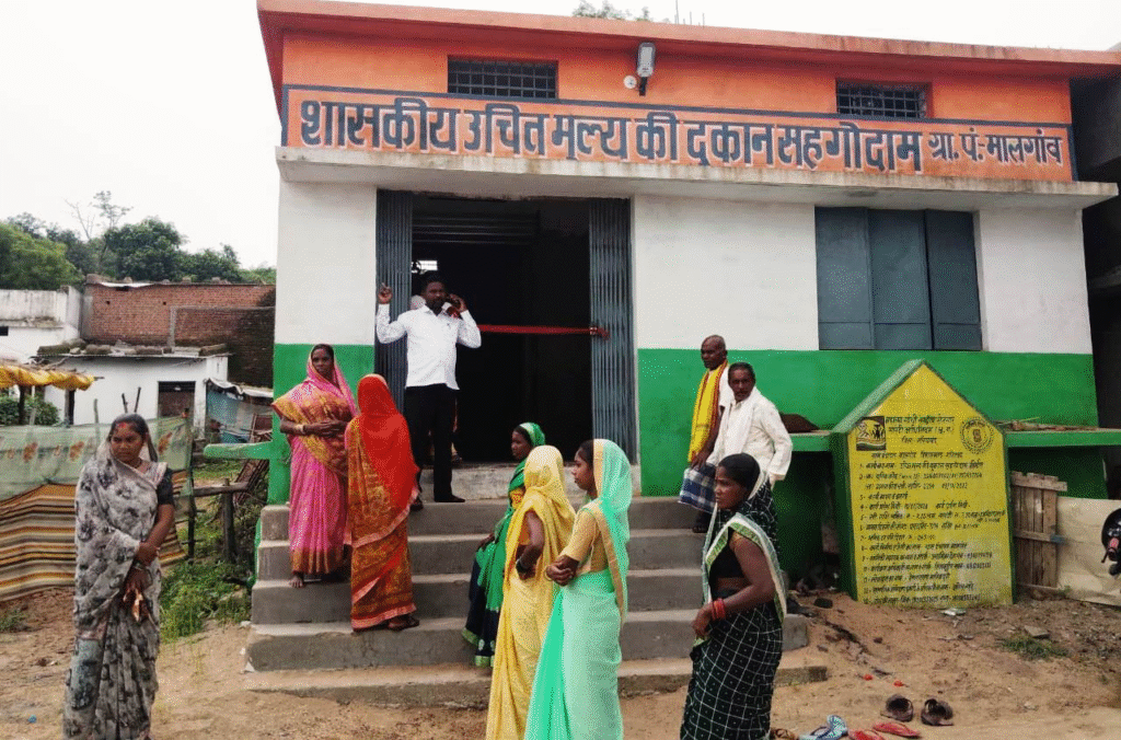 Gariaband : मालगांव में उचित मूल्य की दुकान सह गोदाम निर्माण से खाद्यान्न के सुरक्षित भंडारण में मिली सुविधा, ग्रामीणों को समय पर मिलने लगा राशन