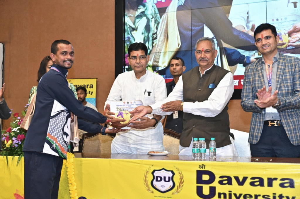 International Yoga Workshop : अंतर्राष्ट्रीय योग कार्यशाला में भारतीय संस्कृति की गूंज,  एक पृथ्वी, एक स्वास्थ्य’ का संदेश – योग से विश्व कल्याण की ओर भारत – राजस्व मंत्री टंक राम वर्मा