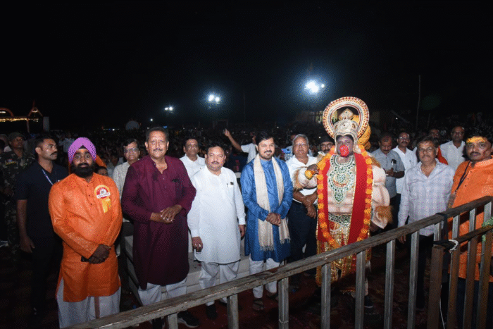 MLA Anuj: Grand celebration of Vijayadashami in Kharora of Dharsiwa, MLA Anuj Sharma participated in Ravana Dahan.