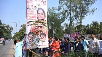 The Mayor and Commissioner inspected Raipur GE Road...! Strict enforcement of the flex-free zone... The Mayor sent a powerful message by removing his own birthday poster.