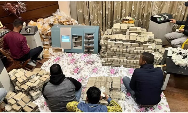 DIG's Honesty Is Tainted: Anti-drug crusader...DIG's 'honesty' is severely tarnished...! ₹5 crore in cash in 3 bags and 1 briefcase...countless foreign liquor and a large quantity of jewelry seized...see here