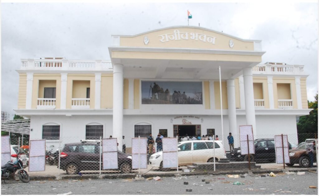 District Presidents : जिला अध्यक्ष की कुर्सी पर सियासी संग्राम…! कांग्रेस में दावेदारों की लंबी कतार…रायपुर-दुर्ग में 100 से अधिक नेता रेस में…किसका चलेगा सिक्का…?