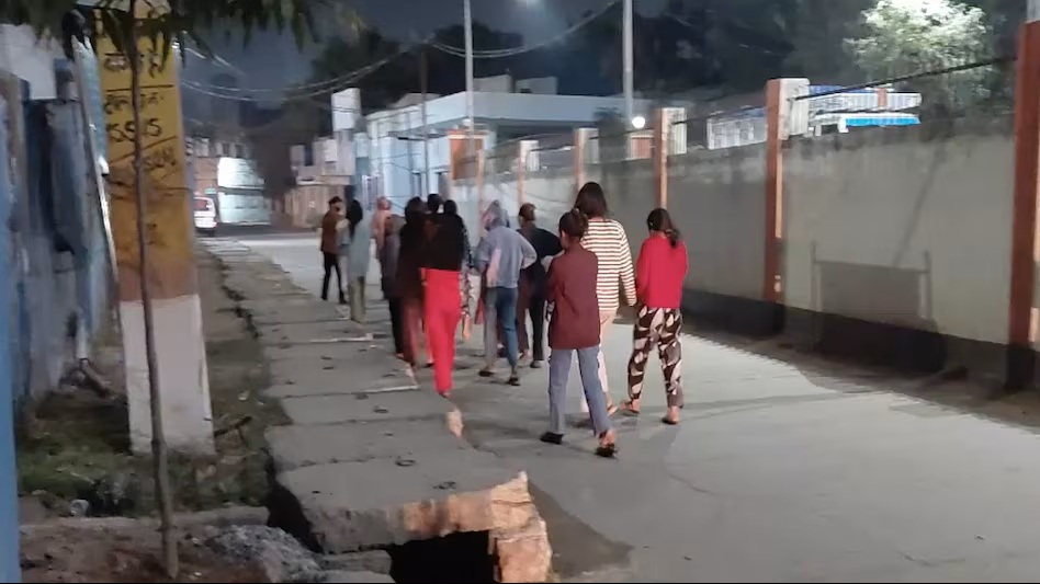 Red Light Area: Big news! 10 girls from Chhattisgarh rescued from a village red light area...physical exploitation was going on in the name of a dance party...major action taken on a tip-off.