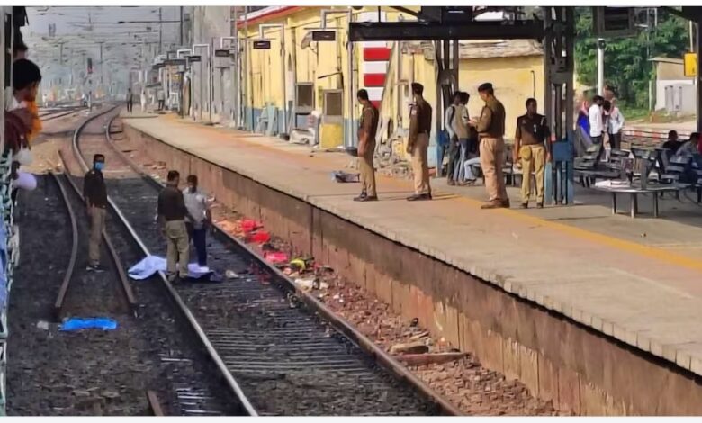 Kalka Mail Express: Oh, another tragic accident! Four devotees tragically died while crossing the railway tracks...they had come to bathe in the Ganges on Kartik Purnima.