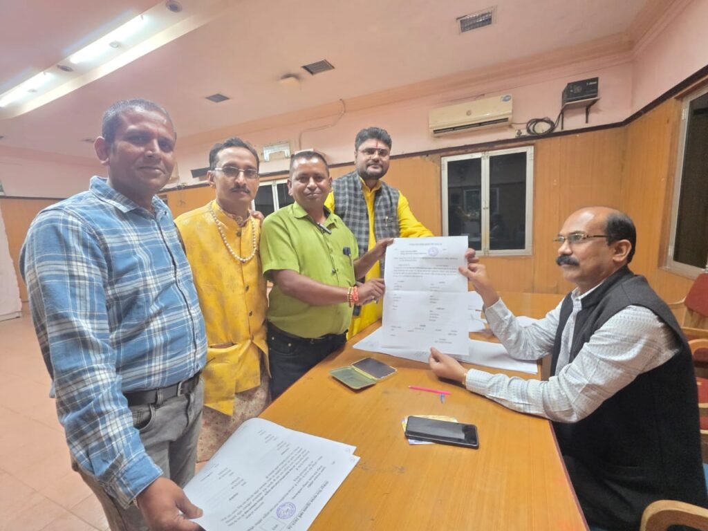 RPR Press Club Election : रायपुर प्रेस क्लब चुनाव के लिए नामांकन प्रक्रिया शुरू…! पहले दिन 10 उम्मीदवारों ने खरीदे फॉर्म…अध्यक्ष पद पर रोचक मुकाबले के आसार…यहां देखें List