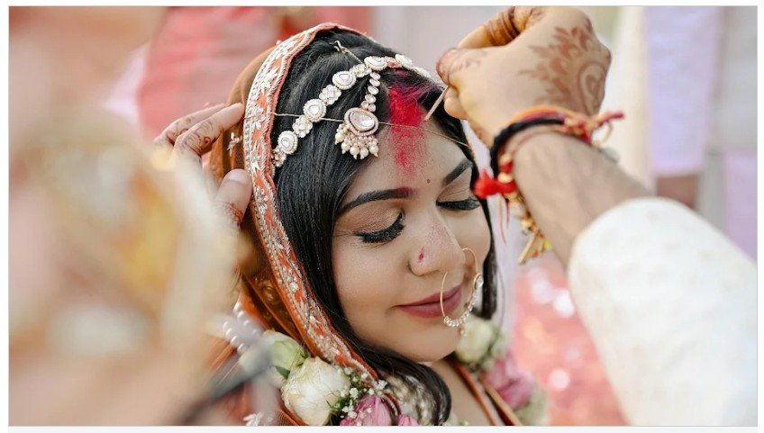 Spiritual Significance : हिंदू विवाह की परंपरा…! क्यों भरते हैं दूल्हा-दुल्हन की मांग में अंगूठी से सिंदूर…? यहां समझिए परंपरा और आध्यात्मिक महत्व