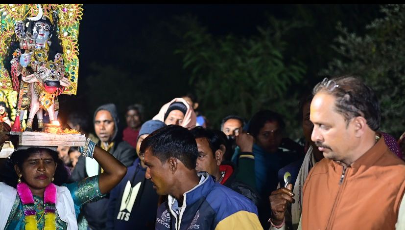 Gaura-Gauri Puja: Gaura-Gauri Darshan Puja was celebrated with traditional devotion in Ranpota...! The grand event was held under the leadership of Kanhaiya Jaiswal.