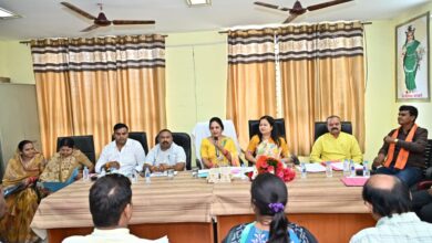 Mayor's Action: The Mayor took charge...! He directed the cleanliness drive with the councilors...and instructed them to strictly maintain cleanliness in their wards.