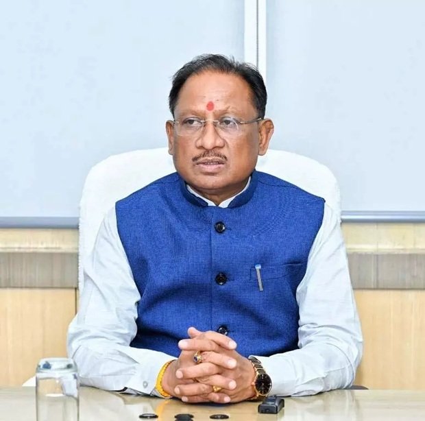 Silver Jubilee : छत्तीसगढ़ राज्योत्सव के बीच सामने आई दुखद घटना…! VVIP ड्यूटी पर आए प्रधान आरक्षक का निधन…CM ने व्यक्त किया शोक…पुत्री से फोन पर बात कर दी सांत्वना