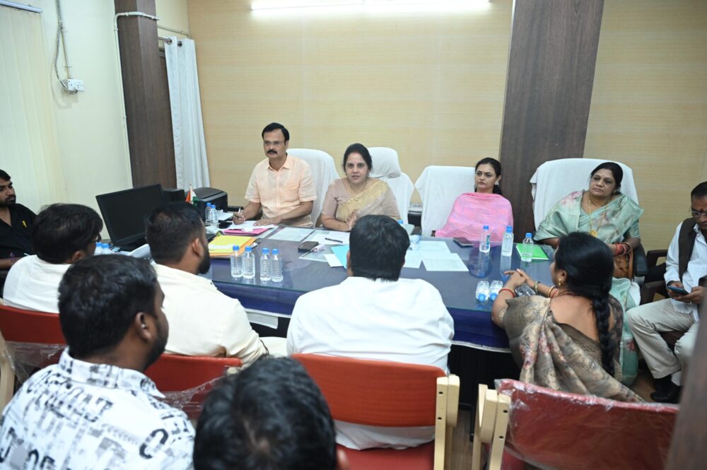 Raipur Municipal Corporation: Mayor Meenal Choubey is strict about improving sanitation...! Instructions are given for ward inspections.