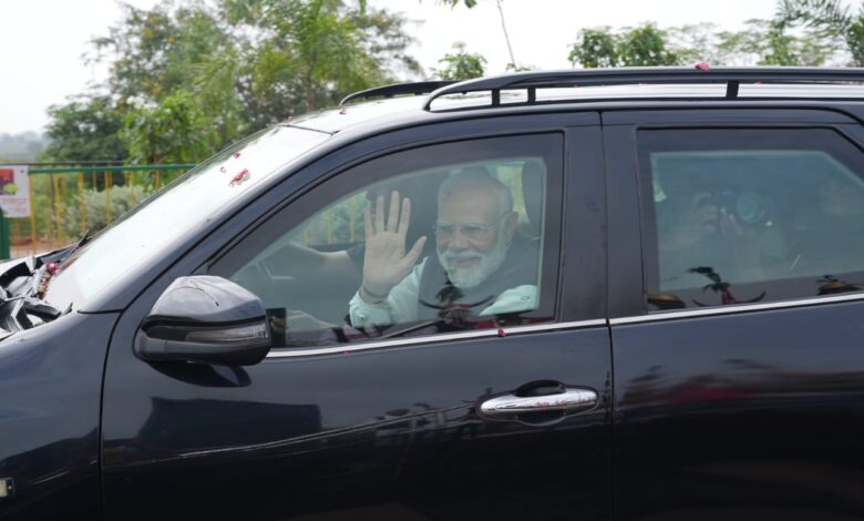 CG Rajyotsav: Prime Minister Modi receives a grand welcome at Raipur Airport...! See photos here!