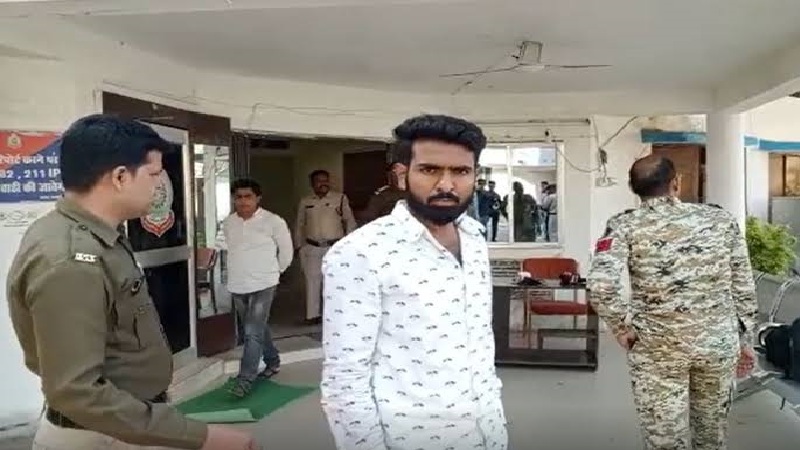 Rapist NSUI Leader: Big news from Kanker...! NSUI leader raped a college student... bit her with his teeth and said if she told anyone, he would crush her with his tax... Now the rapist has been sentenced to 10 years in prison.