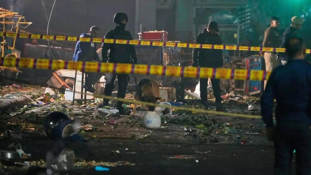 Delhi Blast: 10 dead in Delhi blast...! 8 identified...are the remaining two bodies those of terrorists? One of these two bodies is headless...the other is missing a stomach or fingers...DNA test required.
