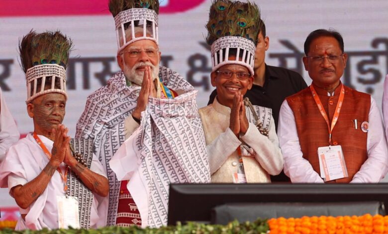 Establishment of Chhattisgarh State: Heartfelt devotion, representatives of the Ramnami Samaj met Prime Minister Narendra Modi in a heartfelt way, Chief Minister Vishnudev Sai shared this emotional moment on social media.