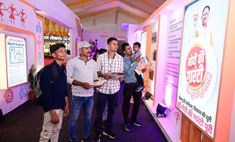 CG State Foundation Day: People appreciated the photo exhibition of the Public Relations Department, giving a glimpse of the achievements and plans of the state.