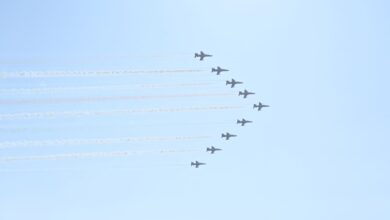 Aerobatic Show: The Air Force team put on a thrilling air show on the State Festival. The sky above Sendh reservoir echoed with the chants of 'Jai Johar' and 'Chhattisgarhiya Sable Badhiya'. The Air Force aircraft displayed aerobatics with discipline, mutual trust, precision and patriotism.