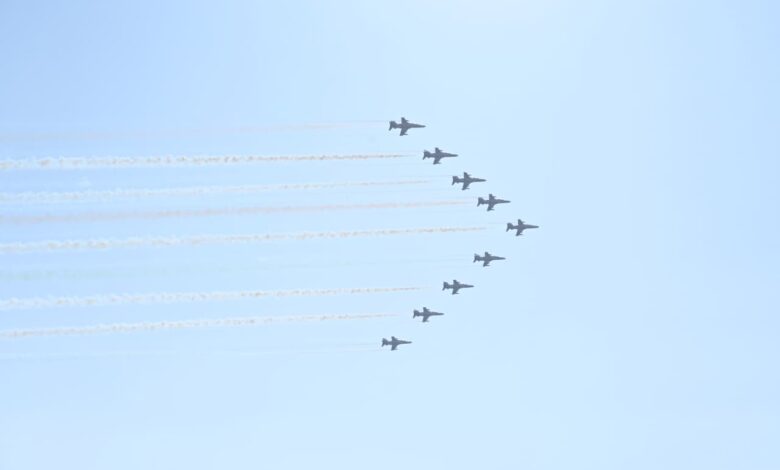 Aerobatic Show: The Air Force team put on a thrilling air show on the State Festival. The sky above Sendh reservoir echoed with the chants of 'Jai Johar' and 'Chhattisgarhiya Sable Badhiya'. The Air Force aircraft displayed aerobatics with discipline, mutual trust, precision and patriotism.
