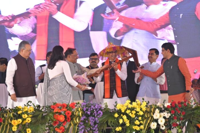 PM Kisan Samman Nidhi: Prime Minister Narendra Modi released the 21st installment of the Prime Minister Kisan Samman Nidhi from Coimbatore, in the presence of Union Minister Shivraj Singh Chouhan, Rs 500 crore reached the accounts of 25 lakh farmers of Chhattisgarh