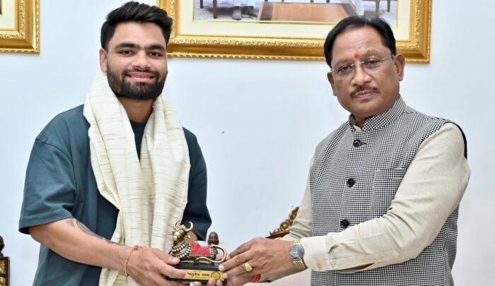 Courtesy Meet: Indian cricket team batsman Rinku Singh made a courtesy call on the Chief Minister, a fruitful discussion took place on the expansion of sports facilities in Chhattisgarh.